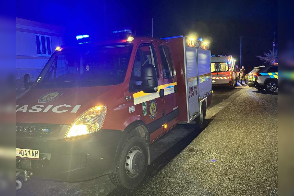 FOTO: Tragická nehoda auta s chodcom v Mníšku nad Hnilcom, foto 3