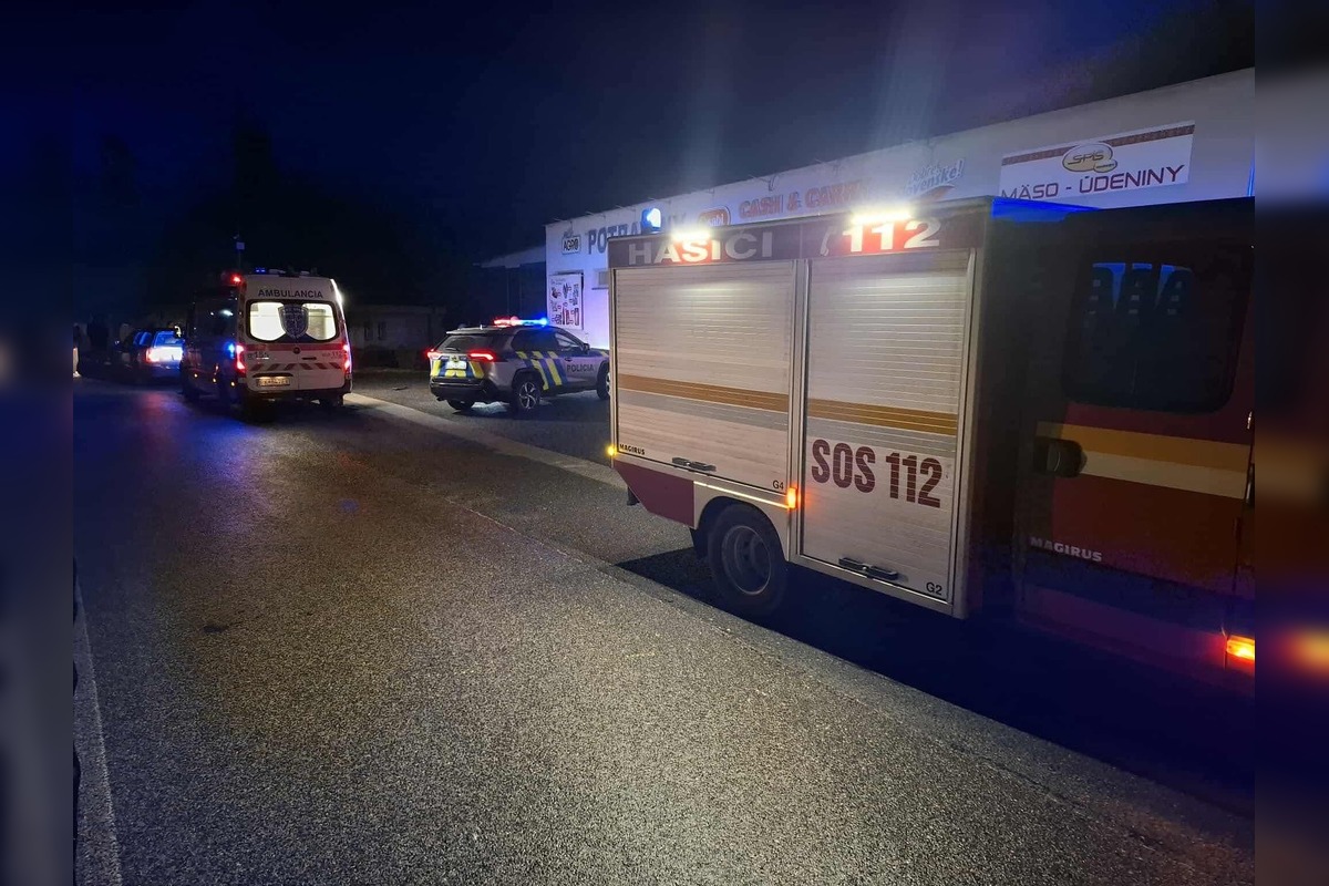 FOTO: Tragická nehoda auta s chodcom v Mníšku nad Hnilcom, foto 5