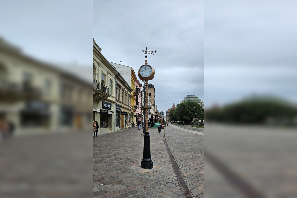 FOTO: Starosta košickej mestskej časti Staré mesto odovzdal opravené hstorické hodiny R. Schusterovi, foto 1