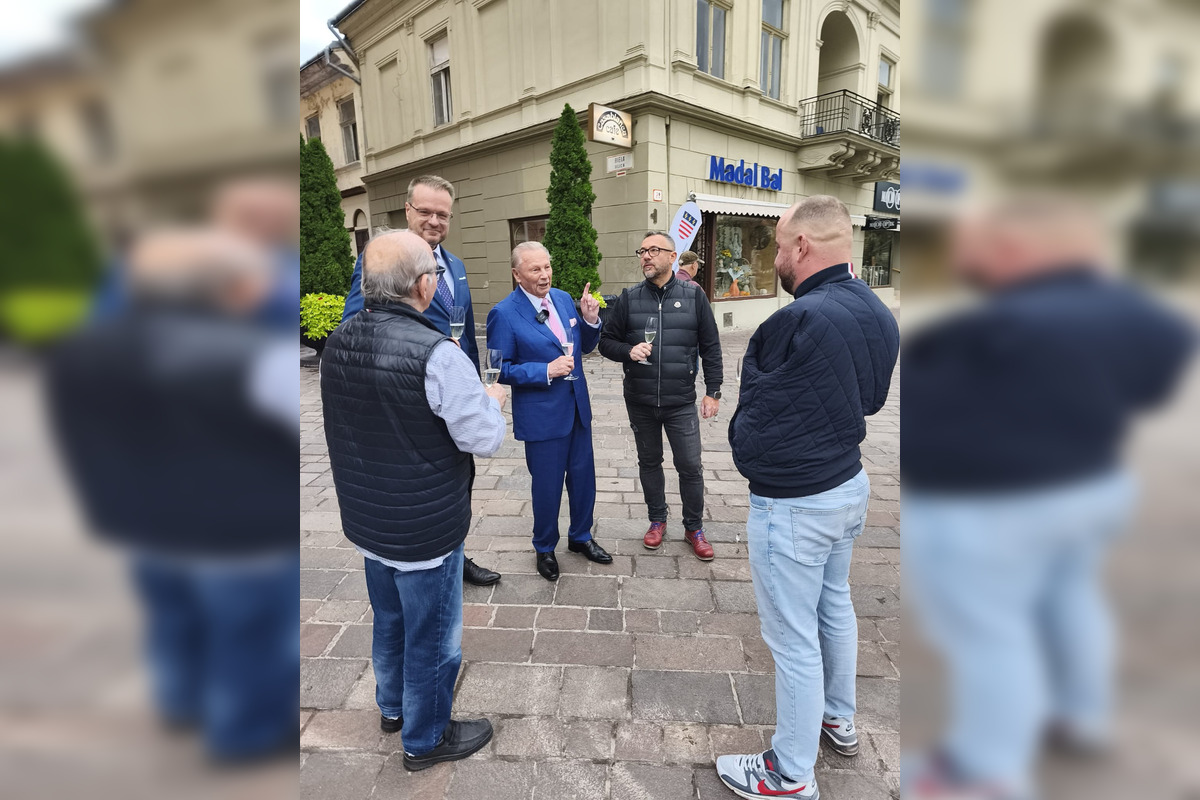 FOTO: Starosta košickej mestskej časti Staré mesto odovzdal opravené hstorické hodiny R. Schusterovi, foto 5
