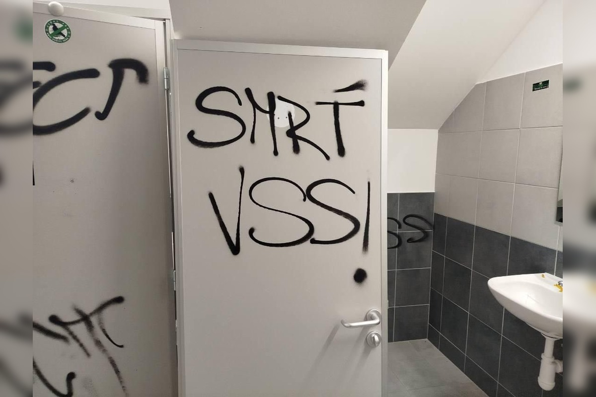 FOTO: Derby Prešov vs. Košice. Vandalizmus a ostré odkazy fanúšikov pokračujú, foto 1