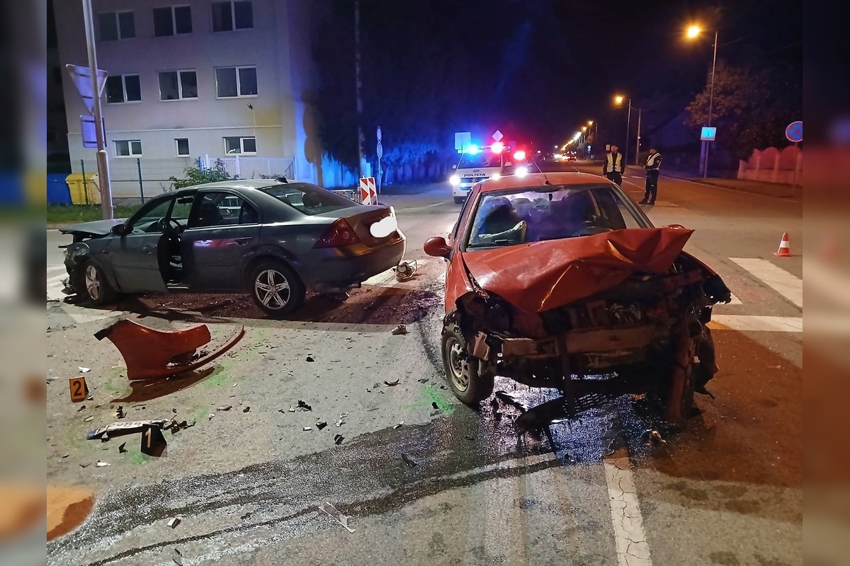 FOTO: Zrážka dvoch áut v Rožňave, foto 2