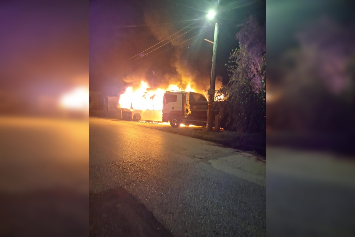 FOTO: Hasiči z Bidoviec bojovali s plameňmi v Bysteri, foto 2