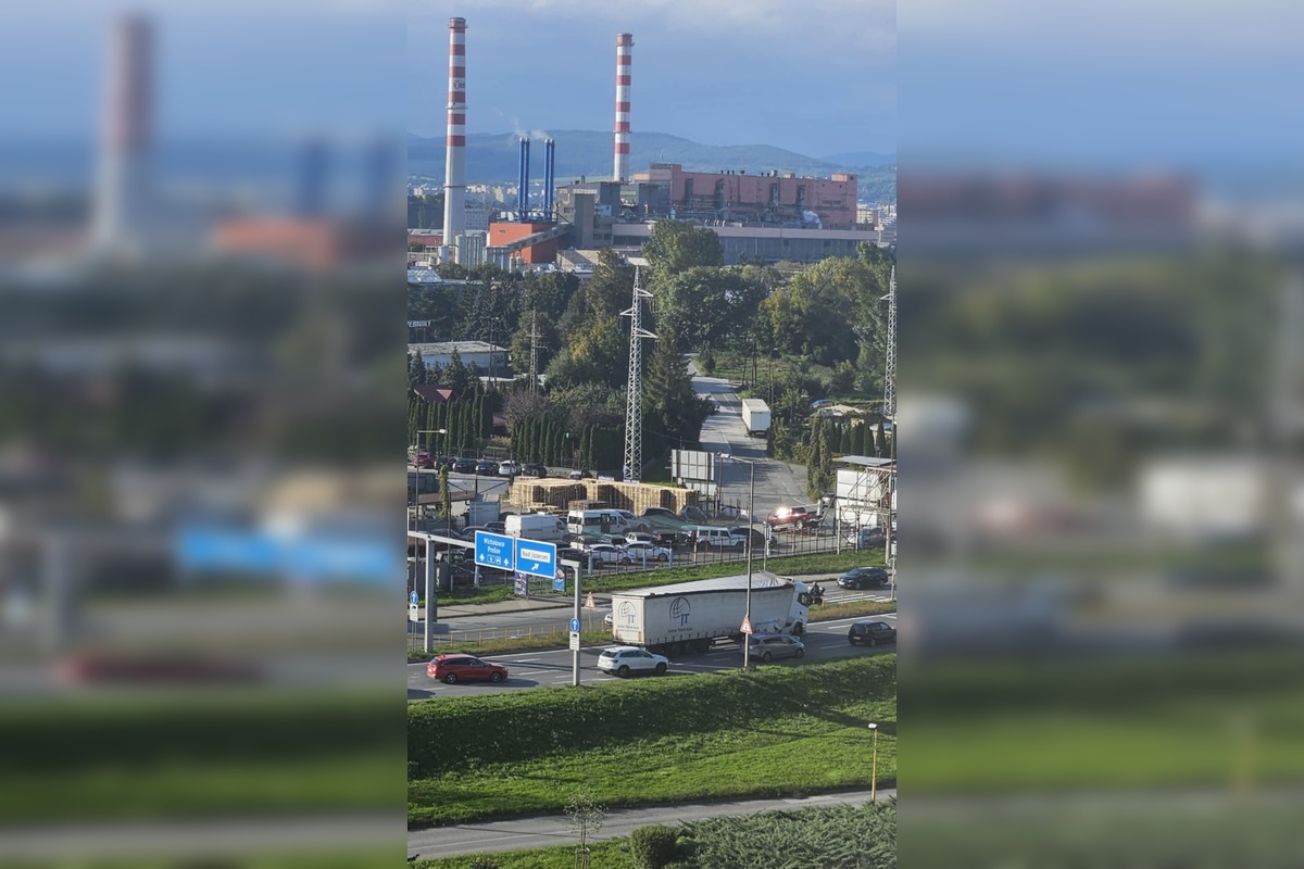 FOTO: Rýchlostnú cestu v Košiciach blokuje kamión, foto 1