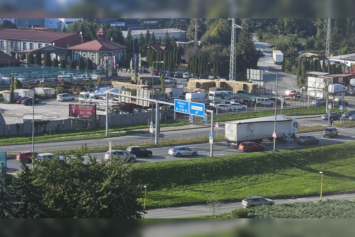 FOTO: Rýchlostnú cestu v Košiciach blokuje kamión, foto 4