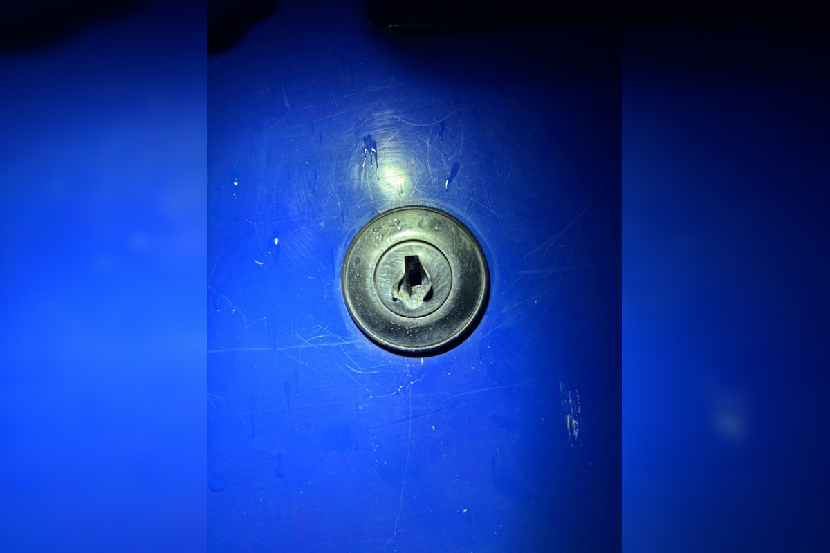 FOTO: Majitelia odparkovaných áut na KVP si najnovšie nachádzajú zničené zámky, foto 1