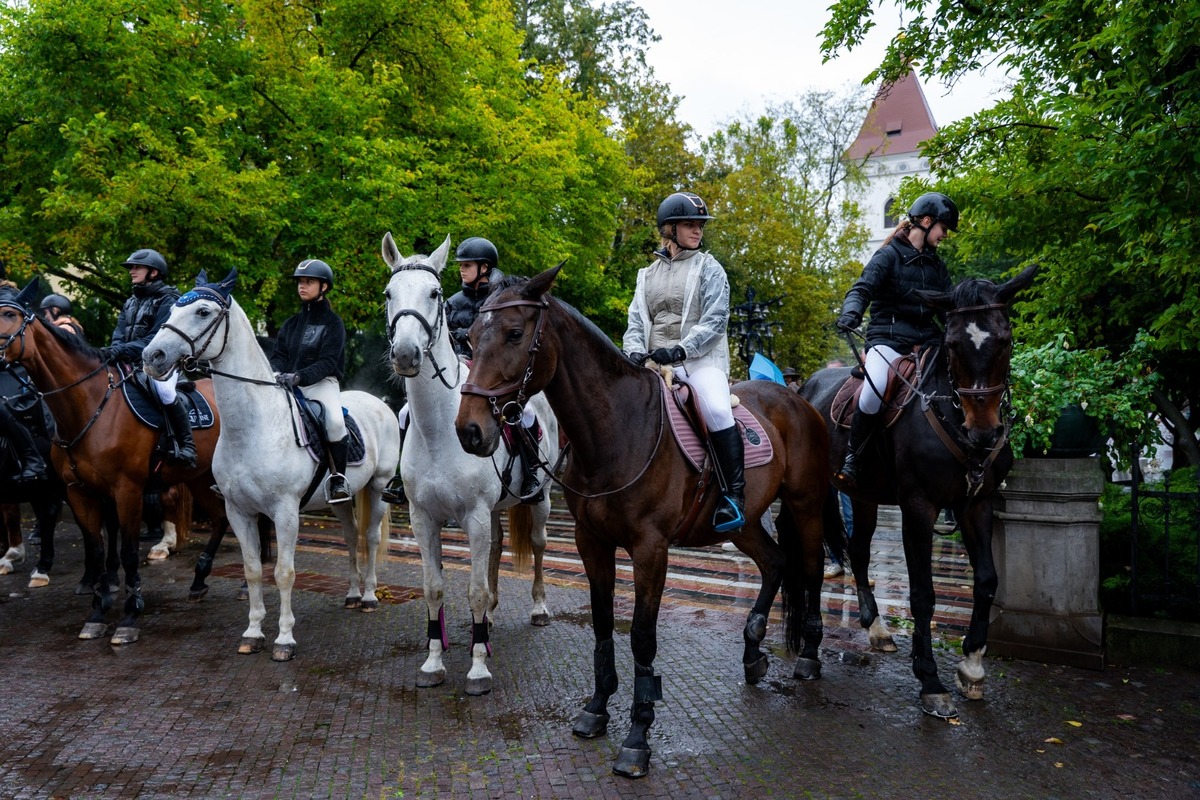 FOTO: Košicami viedol sprievod koní v rámci Hubertovej jazdy, foto 13