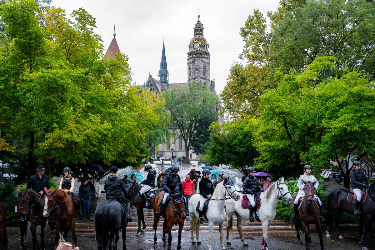 FOTO: Košicami viedol sprievod koní v rámci Hubertovej jazdy, foto 14