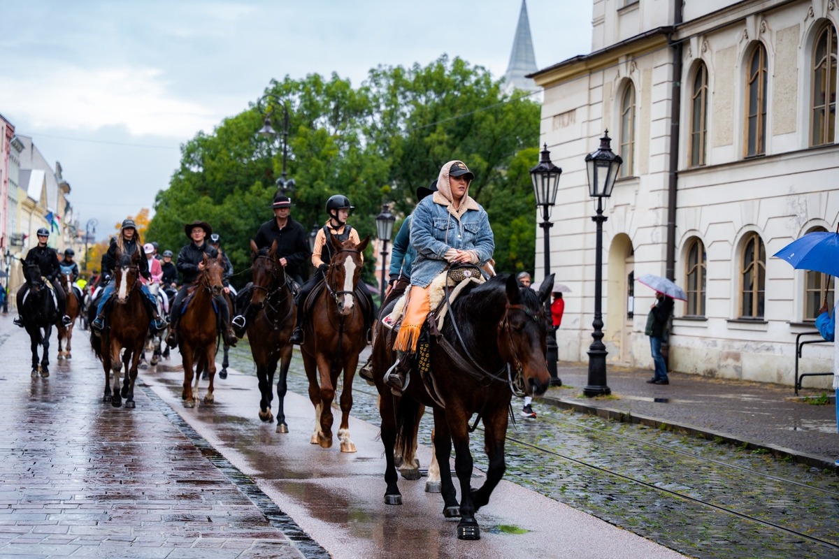 FOTO: Košicami viedol sprievod koní v rámci Hubertovej jazdy, foto 17
