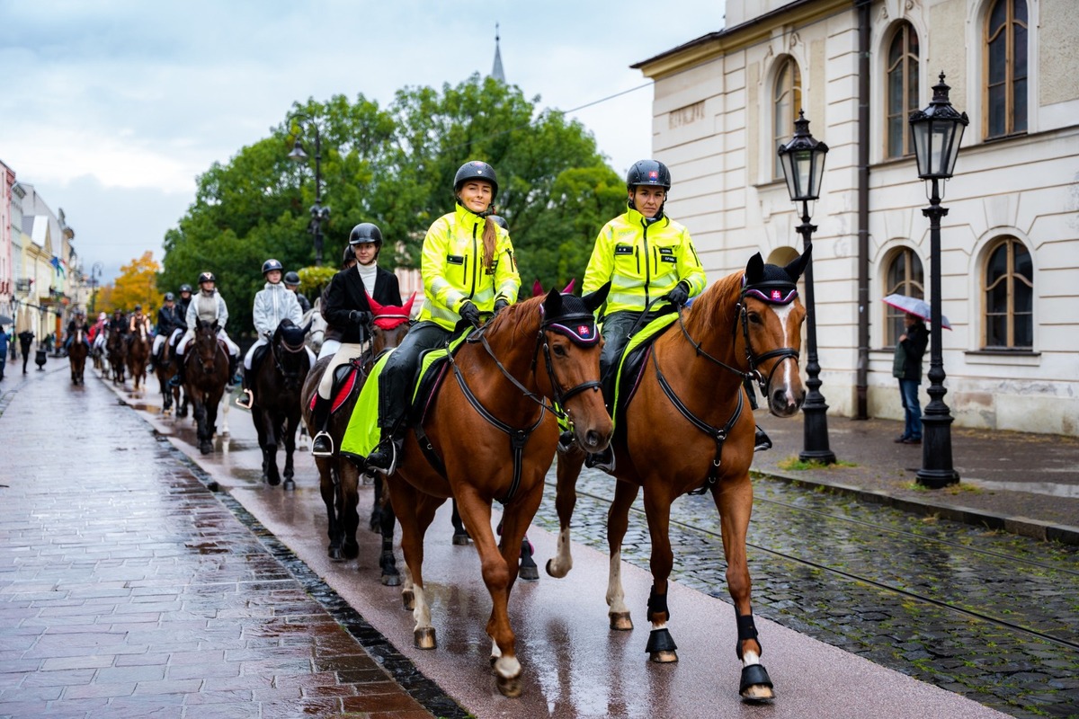 FOTO: Košicami viedol sprievod koní v rámci Hubertovej jazdy, foto 18