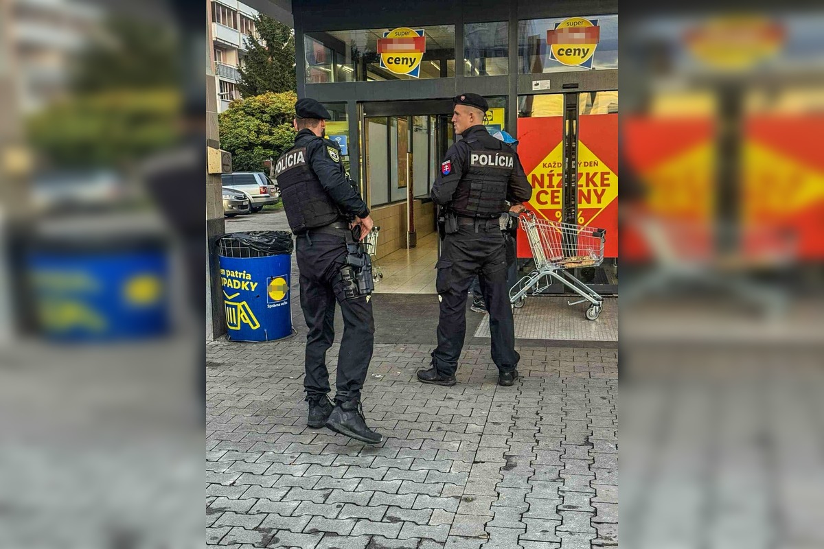 FOTO: Policajti dohliadali na bezpečnosť vo viacerých obchodoch v Košickom kraji, foto 2