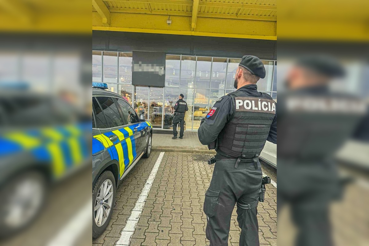 FOTO: Policajti dohliadali na bezpečnosť vo viacerých obchodoch v Košickom kraji, foto 4