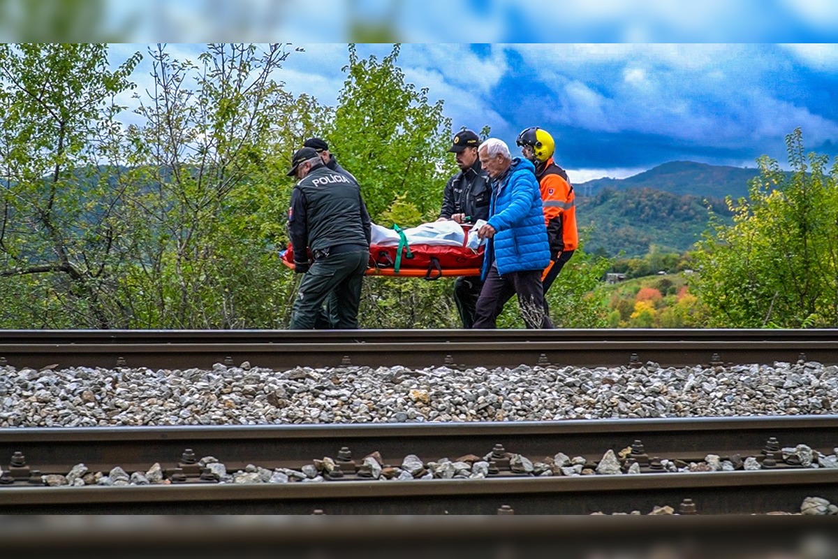 FOTO: Pri zrážke vlakov na východe pomáhal každý, foto 4