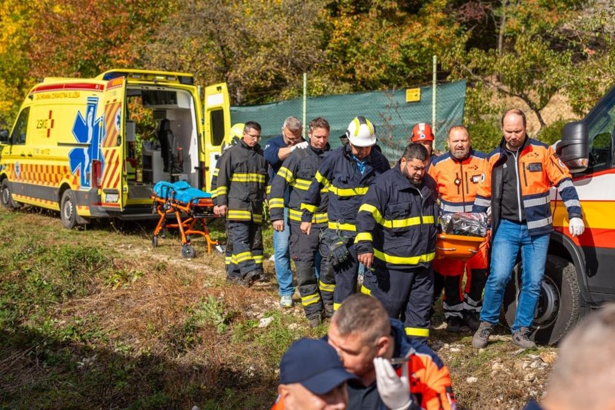FOTO: Pri zrážke vlakov na východe pomáhal každý, foto 13