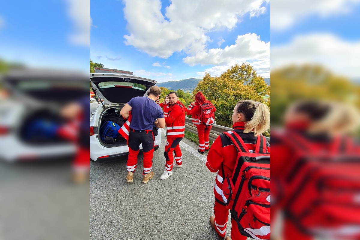 FOTO: Pri zrážke vlakov na východe pomáhal každý, foto 16