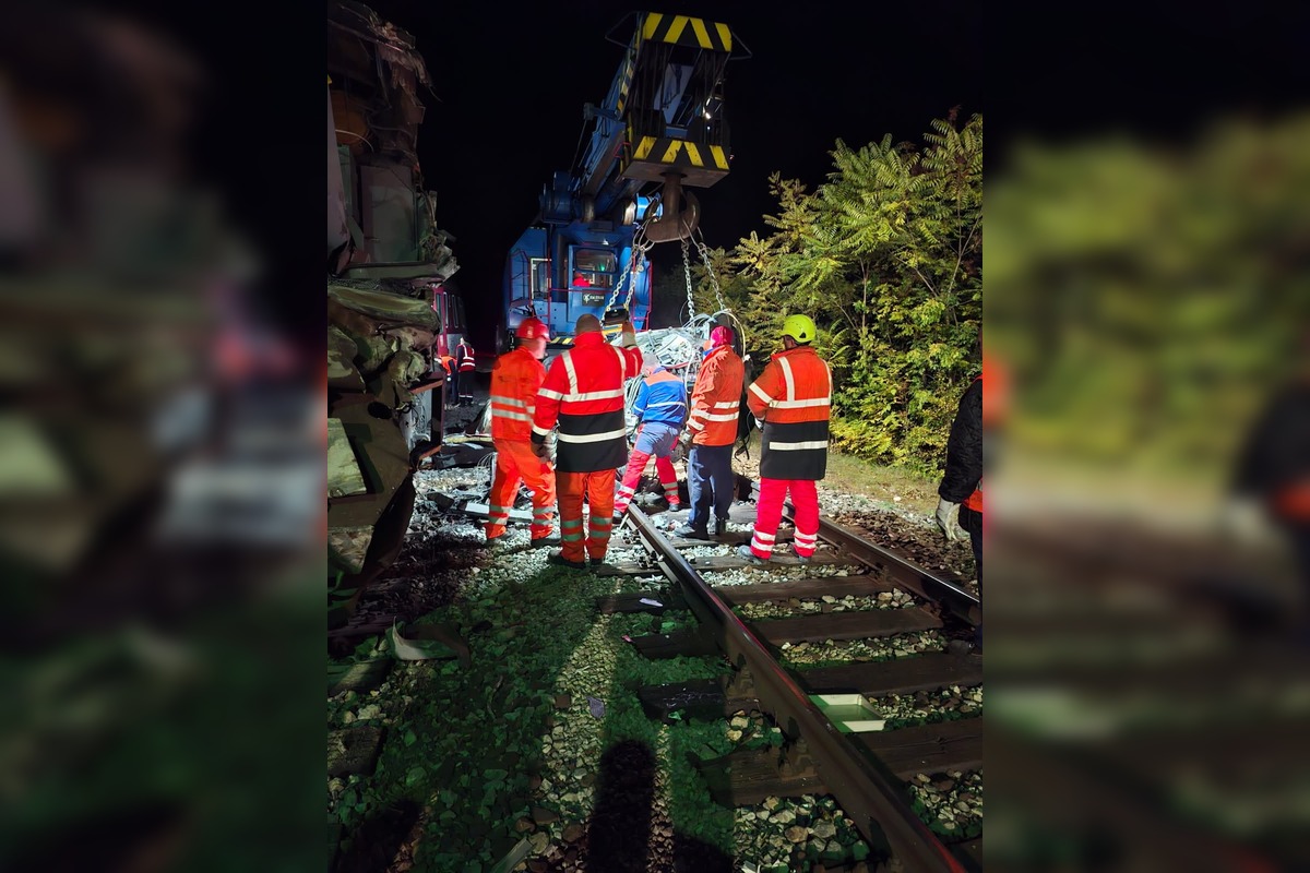 FOTO: Nočné odstraňovanie rýchlikov po nehode, foto 5