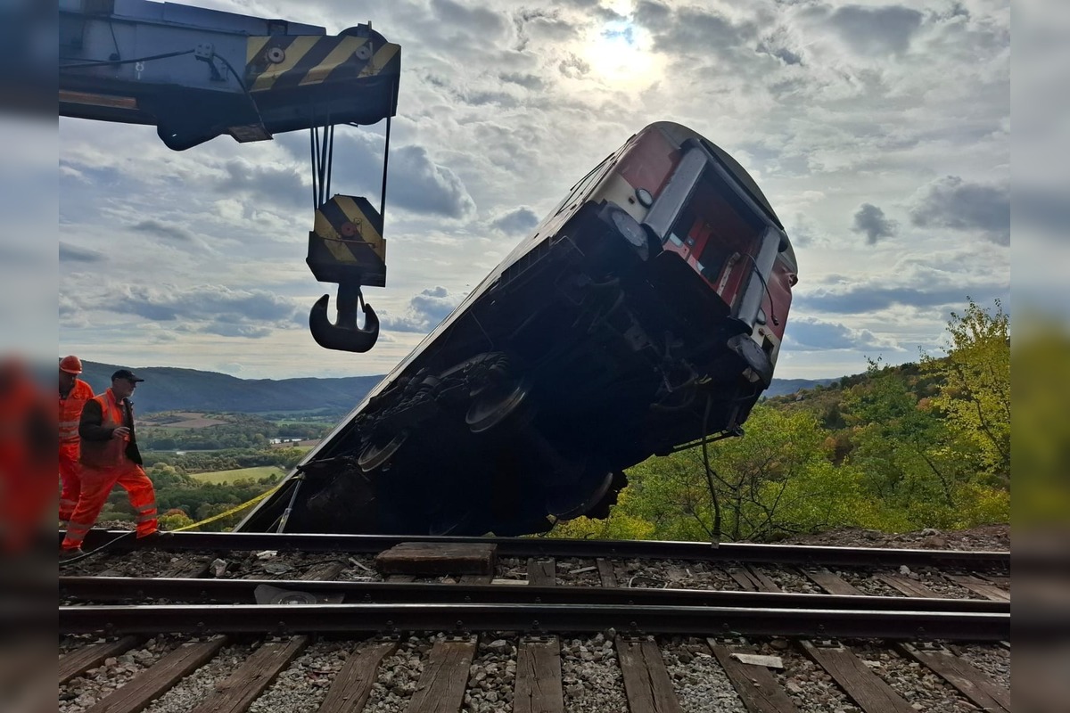 FOTO: Obidva havarované rýchliky na Gemeri sa podarilo bezpečne odstrániť, foto 6