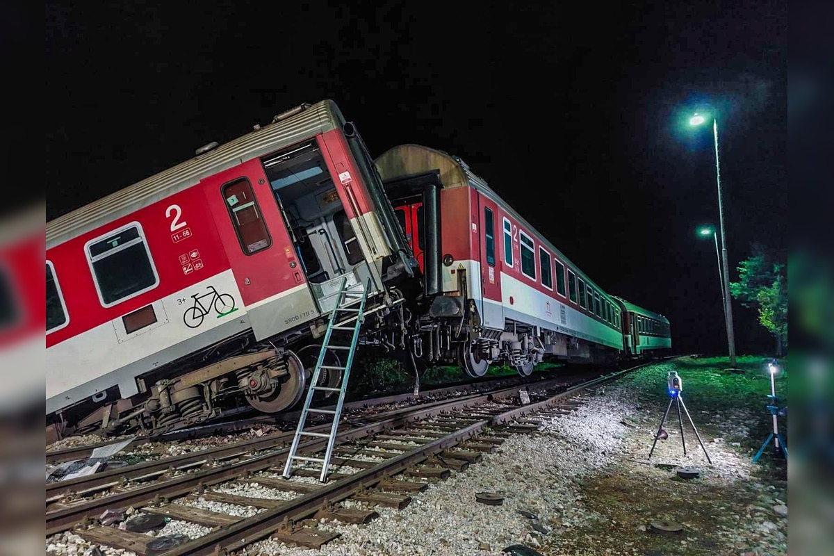 FOTO: Obidva havarované rýchliky na Gemeri sa podarilo bezpečne odstrániť, foto 7