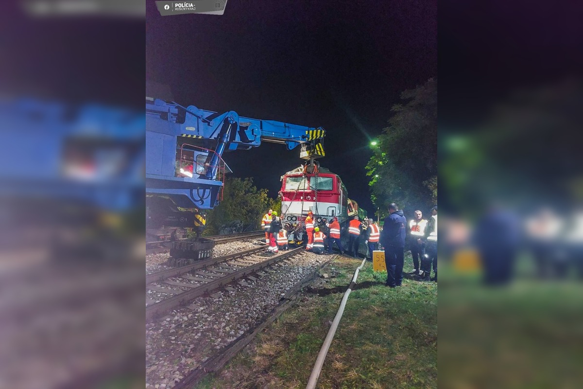 FOTO: Obidva havarované rýchliky na Gemeri sa podarilo bezpečne odstrániť, foto 3