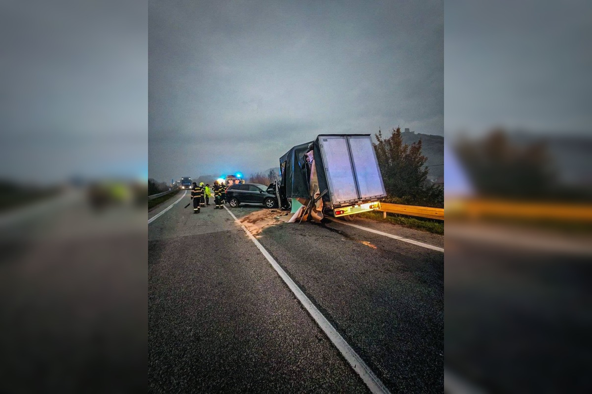 FOTO: Čelná zrážka pri Turni nad Bodvou, foto 1