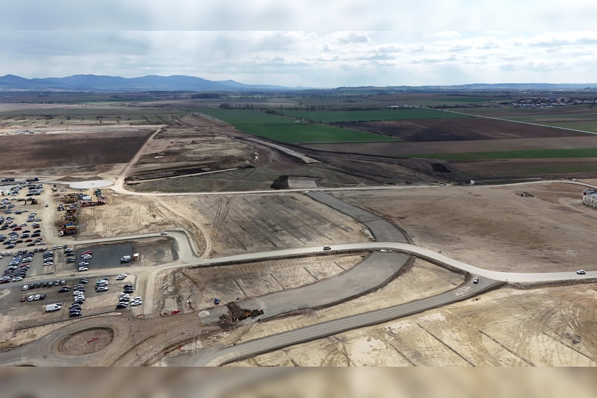 FOTO: Výstavba cestnej infraštruktúry v Priemyselnom parku Valaliky, foto 1