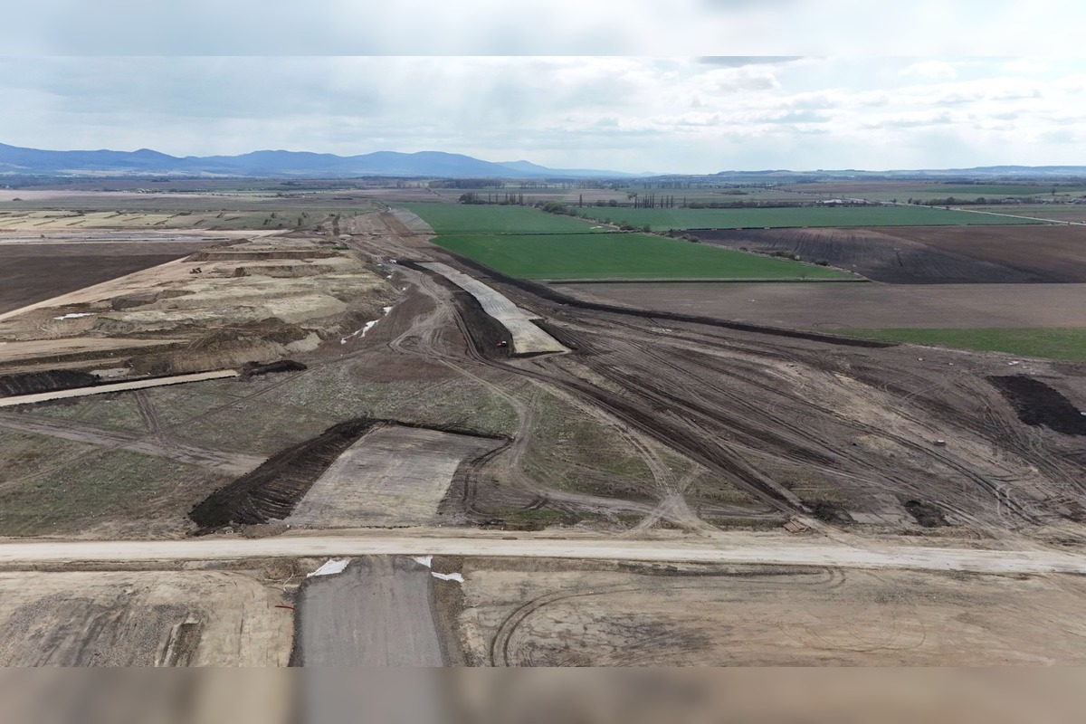 FOTO: Výstavba cestnej infraštruktúry v Priemyselnom parku Valaliky, foto 2