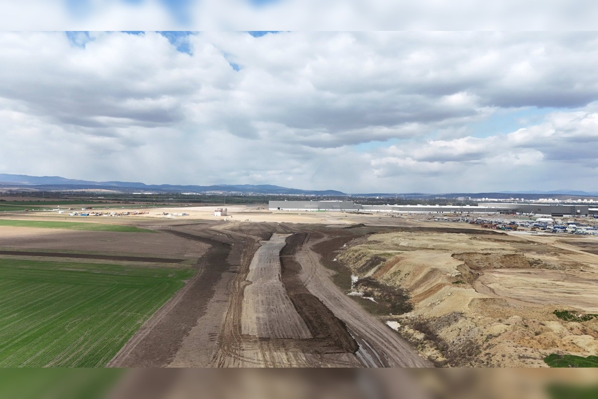 FOTO: Výstavba cestnej infraštruktúry v Priemyselnom parku Valaliky, foto 3