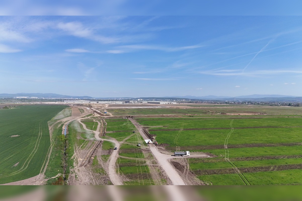 FOTO: Výstavba cestnej infraštruktúry v Priemyselnom parku Valaliky, foto 5