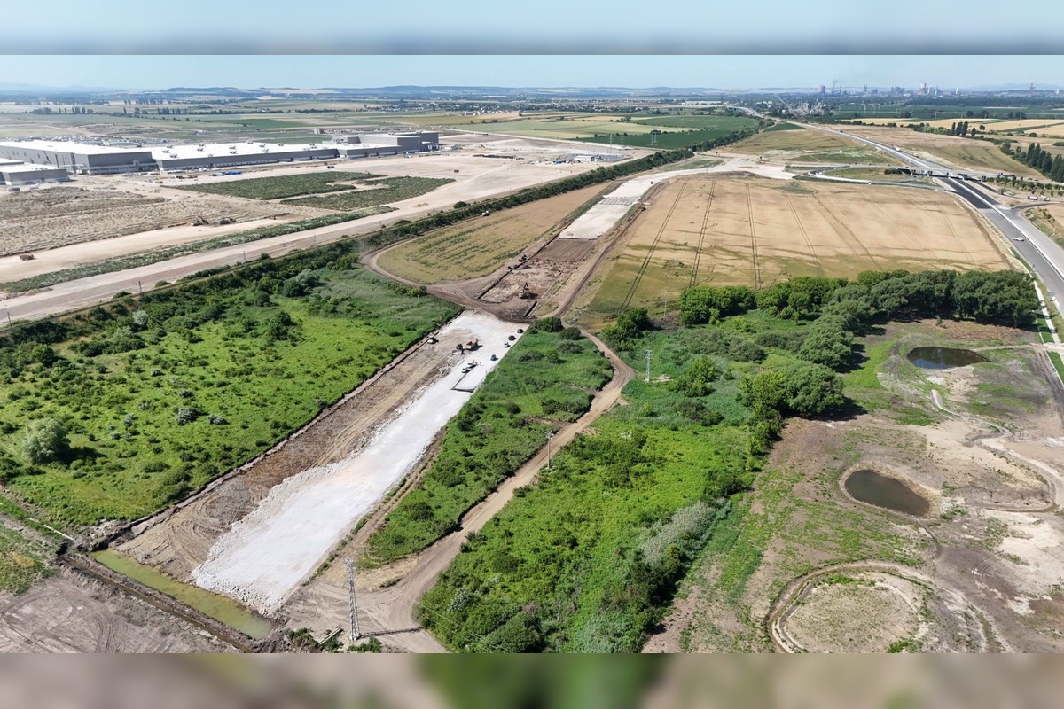 FOTO: Výstavba cestnej infraštruktúry v Priemyselnom parku Valaliky, foto 13