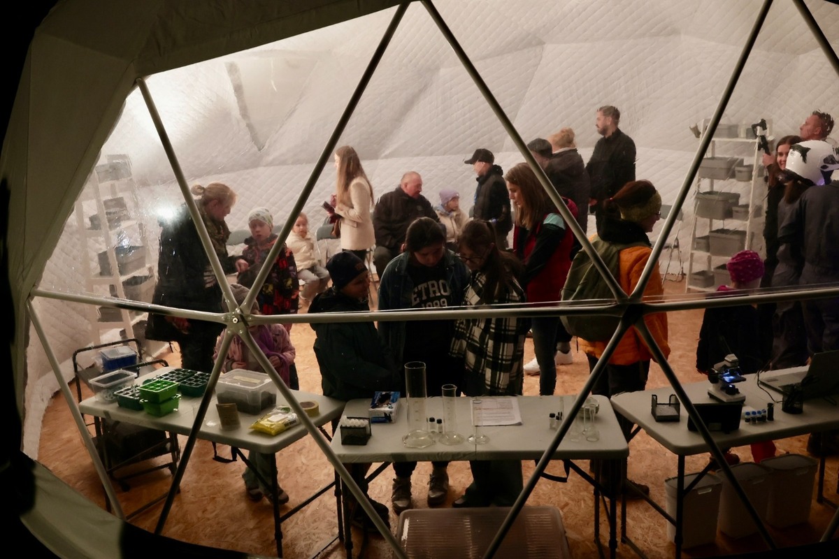 FOTO: Oficiálne otvorenie prvej simulovanej vesmírnej stanice na Slovensku v Rožňave, foto 1