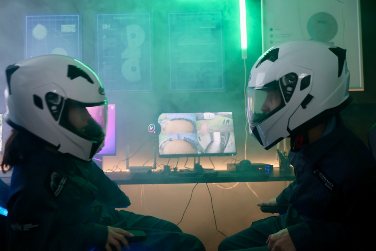 FOTO: Oficiálne otvorenie prvej simulovanej vesmírnej stanice na Slovensku v Rožňave, foto 5