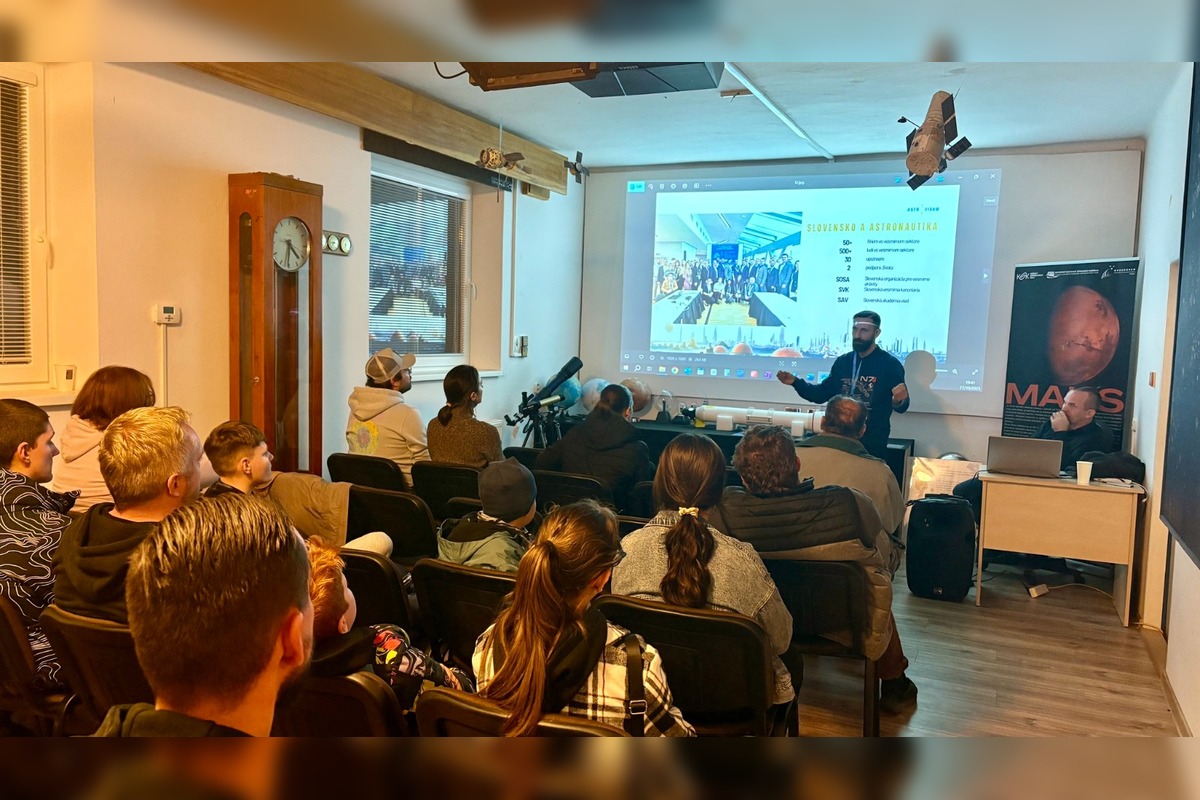 FOTO: Oficiálne otvorenie prvej simulovanej vesmírnej stanice na Slovensku v Rožňave, foto 9