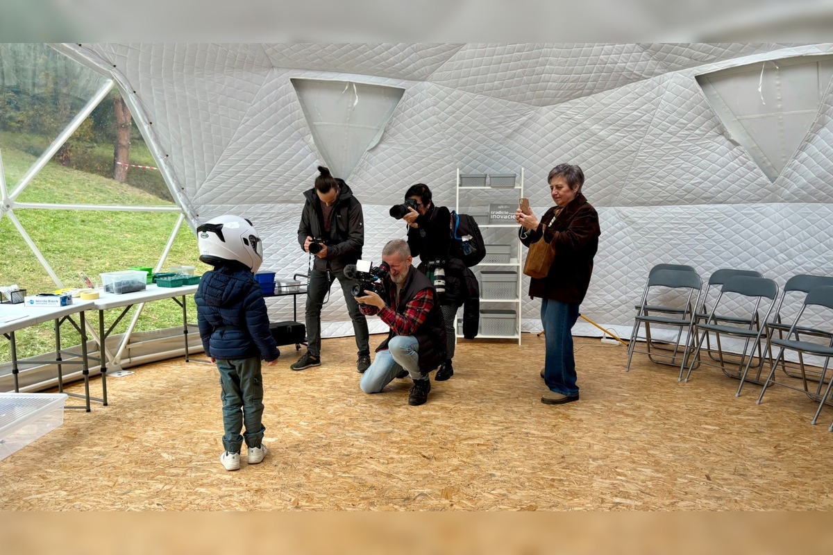 FOTO: Oficiálne otvorenie prvej simulovanej vesmírnej stanice na Slovensku v Rožňave, foto 13