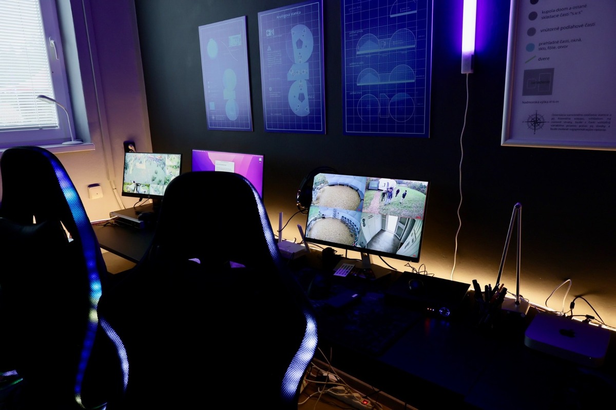 FOTO: Oficiálne otvorenie prvej simulovanej vesmírnej stanice na Slovensku v Rožňave, foto 14