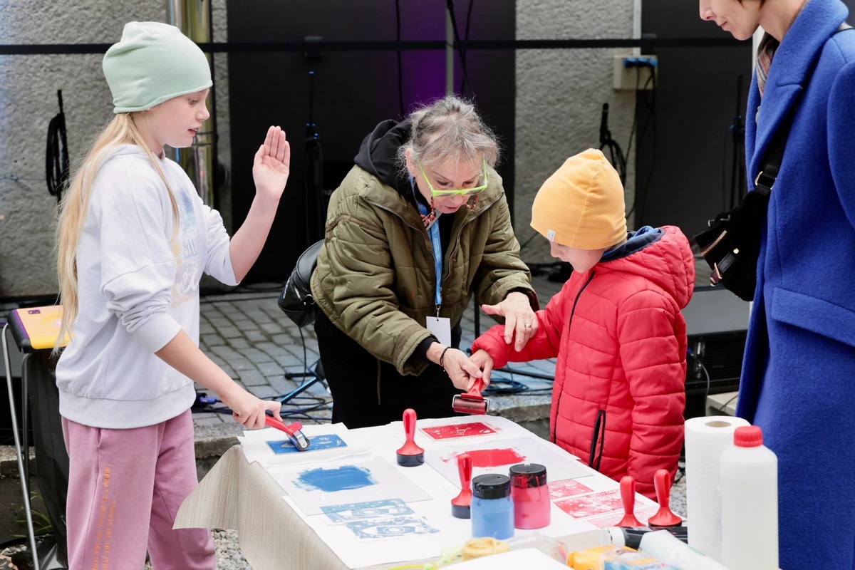 FOTO: Oficiálne otvorenie prvej simulovanej vesmírnej stanice na Slovensku v Rožňave, foto 19
