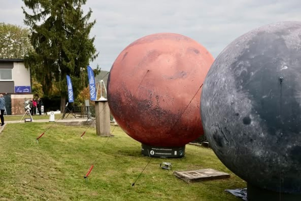 FOTO: Oficiálne otvorenie prvej simulovanej vesmírnej stanice na Slovensku v Rožňave, foto 28