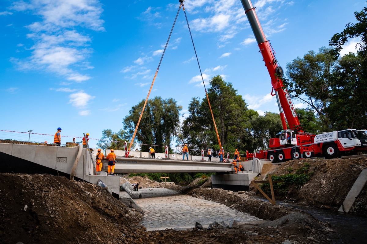 FOTO: Po necelom roku dokončili opravu mosta pri obci Debraď, foto 6
