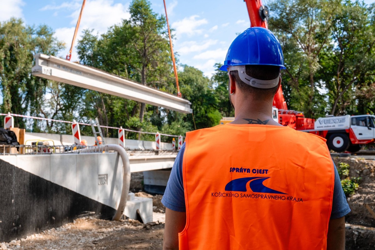 FOTO: Po necelom roku dokončili opravu mosta pri obci Debraď, foto 8