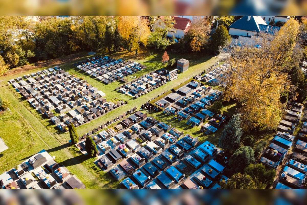 FOTO: Verejný cintorín v Košiciach je pripravený na Dušičky, foto 11