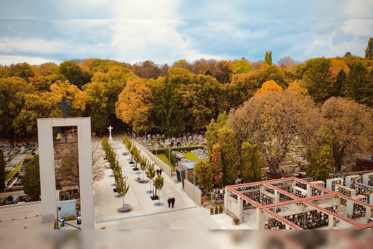 FOTO: Verejný cintorín v Košiciach je pripravený na Dušičky, foto 1