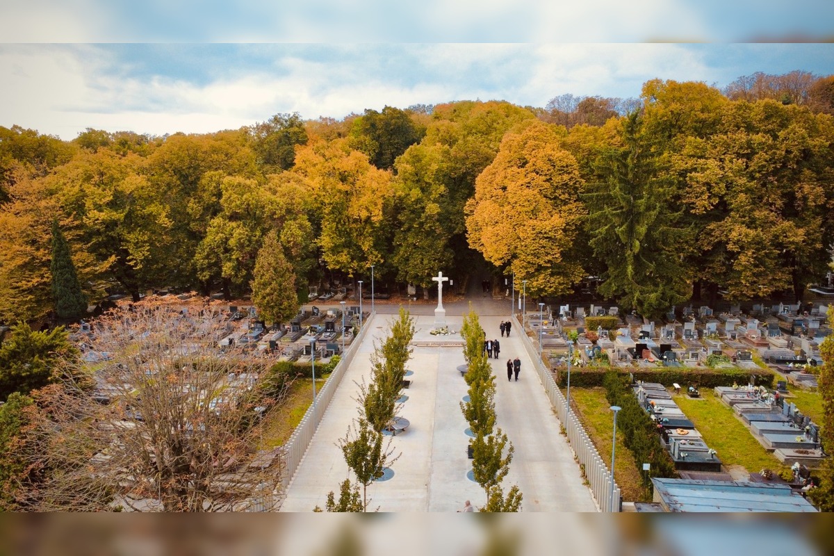 FOTO: Verejný cintorín v Košiciach je pripravený na Dušičky, foto 2