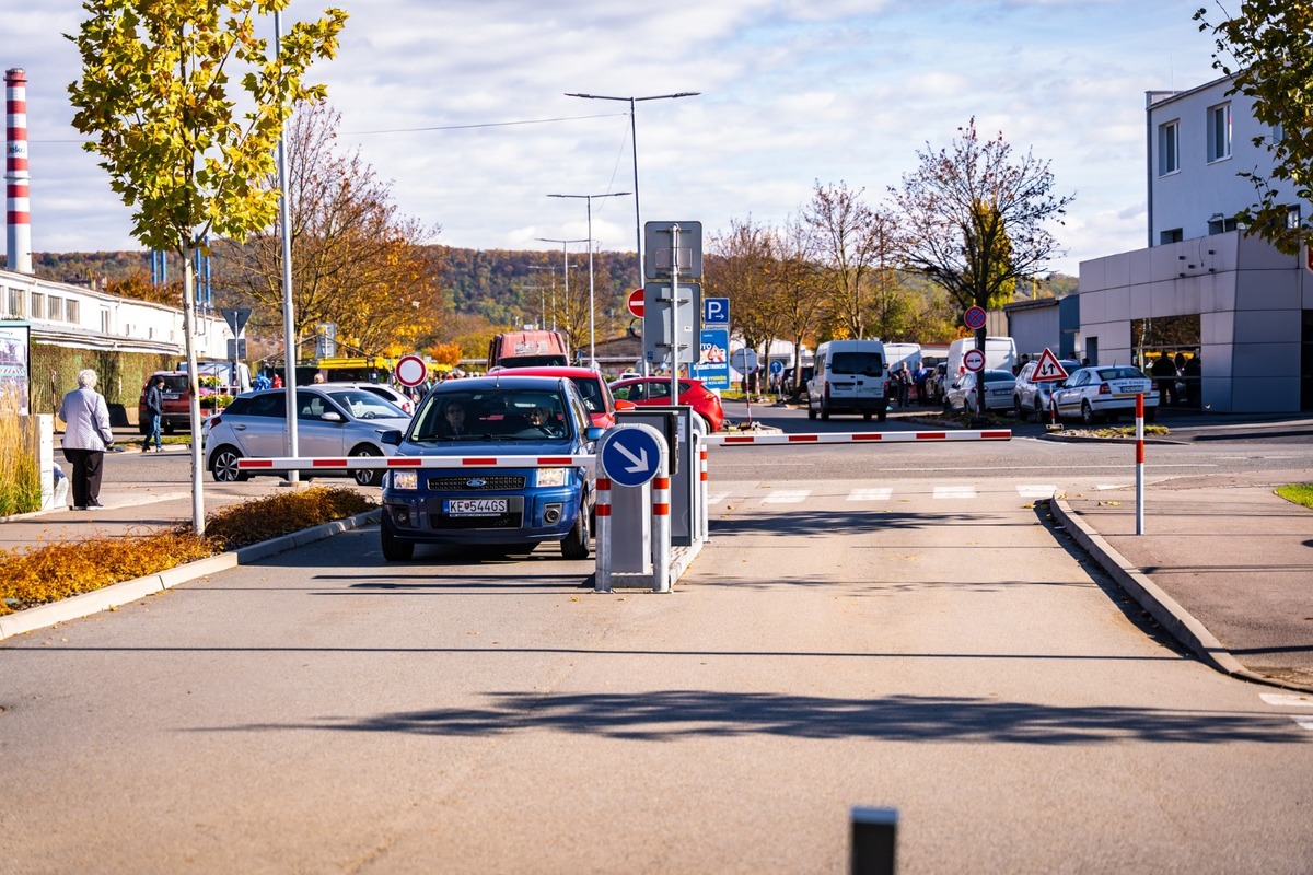 FOTO: Verejný cintorín v Košiciach je pripravený na Dušičky, foto 10