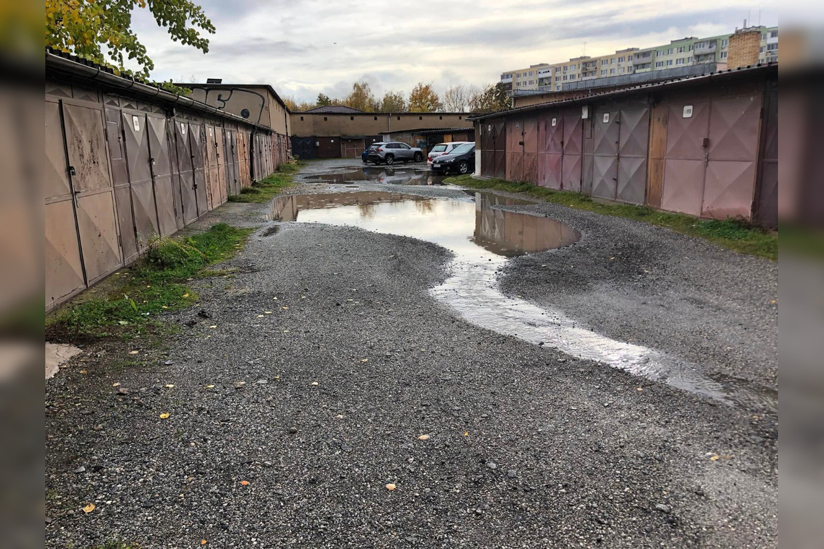 FOTO: Na košickej Terase to pred garážami po daždi vyzerá ako na Bukovci, foto 4