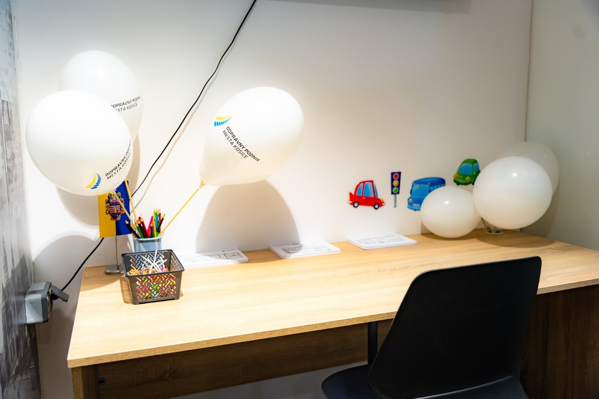 FOTO: Na košickej Železničnej stanici otvorili nové predajné miesto DPMK, foto 4