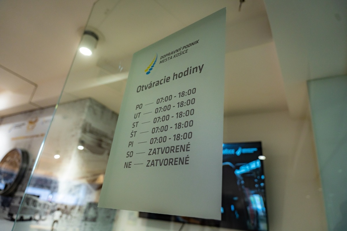 FOTO: Na košickej Železničnej stanici otvorili nové predajné miesto DPMK, foto 5