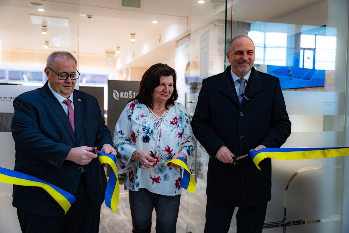 FOTO: Na košickej Železničnej stanici otvorili nové predajné miesto DPMK, foto 6