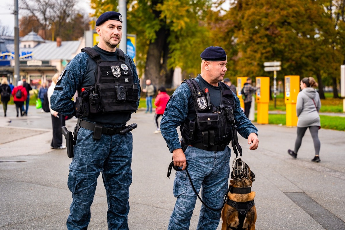 FOTO: Na Železničnej stanici v Košiciach hliadkujú policajti, foto 2