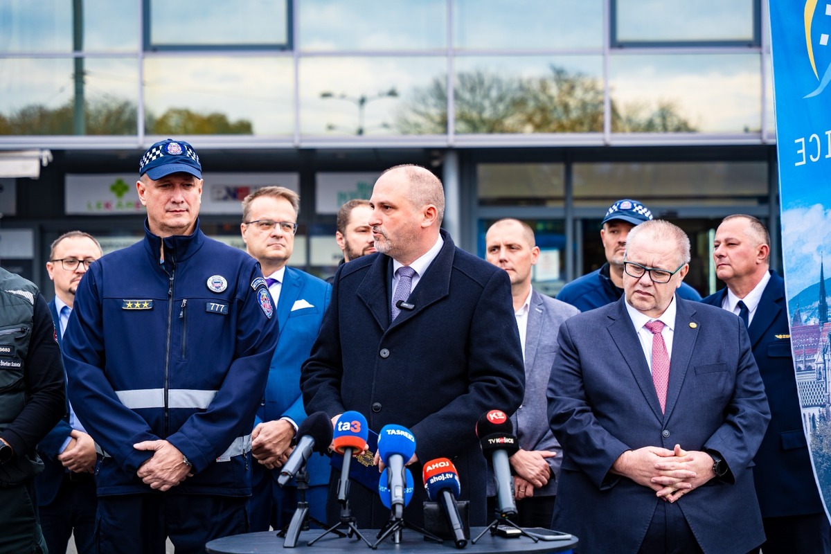 FOTO: Na Železničnej stanici v Košiciach hliadkujú policajti, foto 3