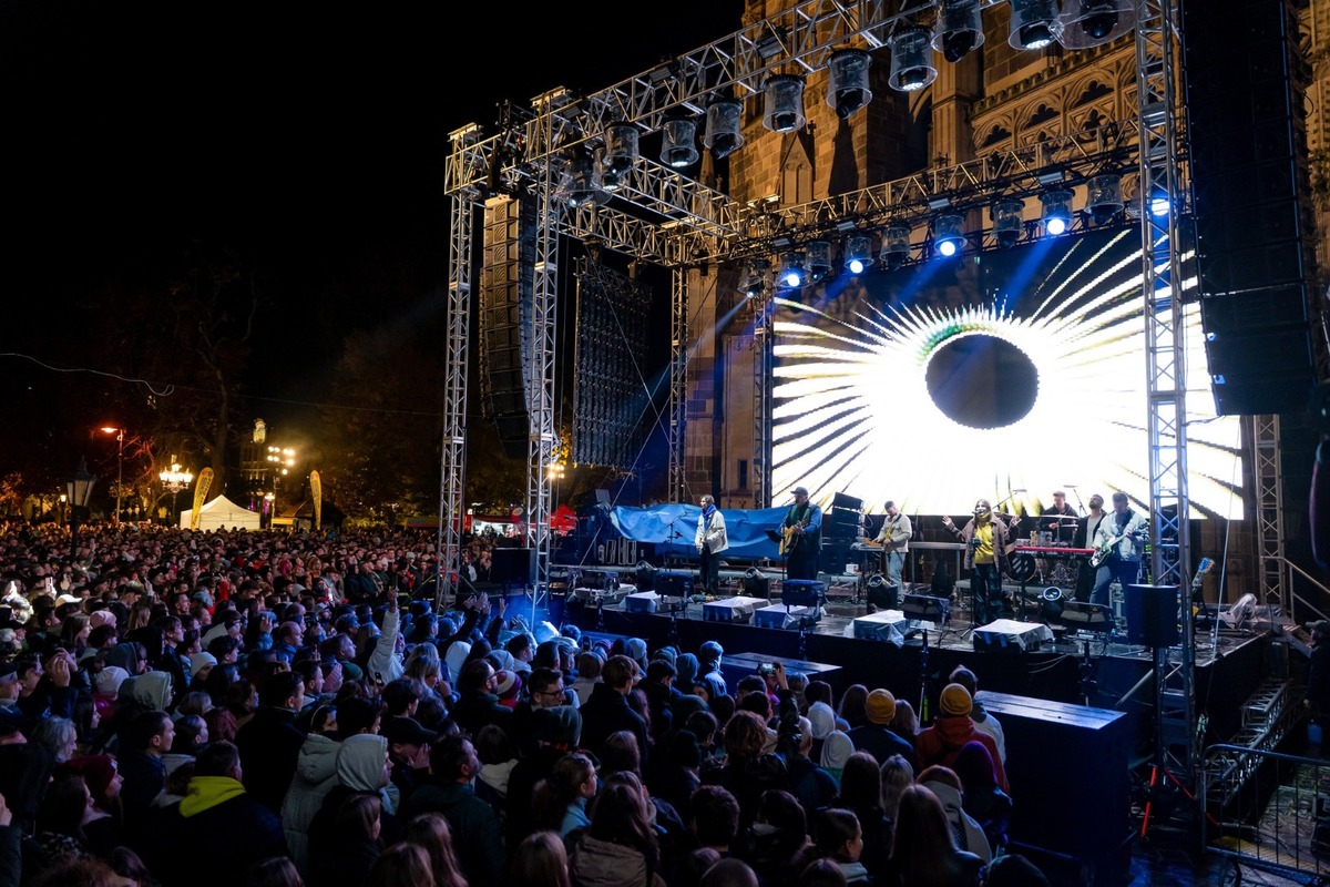 FOTO: Padre Guilherme rozvibroval Košice slovenskými aj svetovými hitmi, foto 2