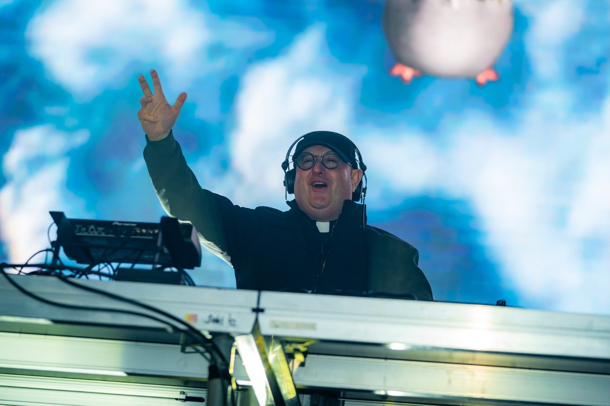 FOTO: Padre Guilherme rozvibroval Košice slovenskými aj svetovými hitmi, foto 1